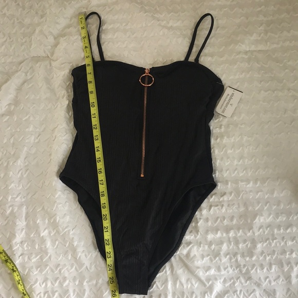 Swimsuit - Picture 4 of 4